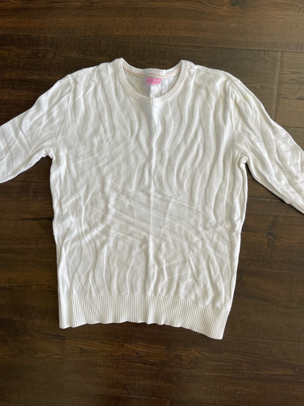 LILLY PULITZER White Crewneck Animal Print Embossed Lightweight Sweater Preppy